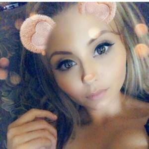 Meet your Posher, Adelita